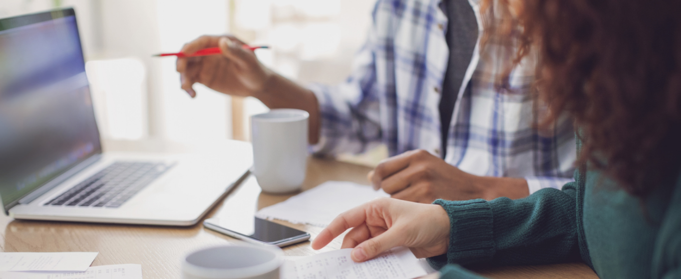 Qué Buscar Al Elegir una Cuenta de Ahorros Blog Image