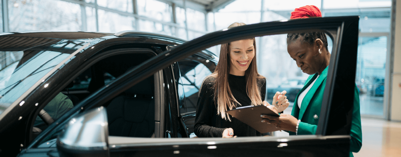 Buy or lease auto blog hero image